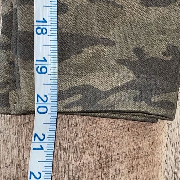 Spanx Desert Camo High Rise Look At Me‎ Now Seamless Cropped Leggings Tan Large - Picture 7 of 7